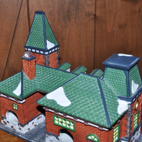 Vintage Dickens Collectible Victorian Series Train Station & Cafe Lighted House - Picture 8 of 10